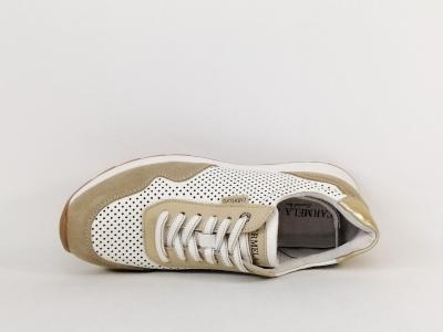Sneakers femme cuir blanc beige confortable et tendance en destockage CARMELA 162151 à pas cher
