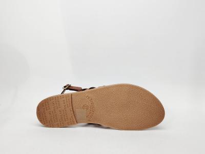 Sandale plate femme cuir camel en destockage TROPEZIENNES hika à pas cher avec entre-doigt