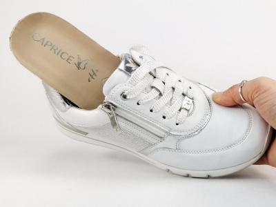 Chaussure femme pied large basket chic et confortable en cuir blanc CAPRICE 23725 largeur H