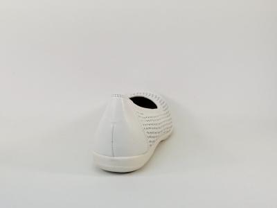 Ballerine confort en cuir blanc CAPRICE 22151 largeur G pour femme