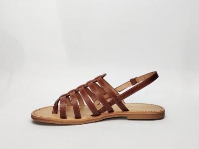 Sandale plate femme cuir camel en destockage TROPEZIENNES hika à pas cher avec entre-doigt