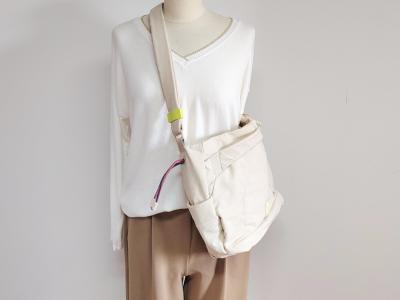 Grand sac femme bandoulière toile beige chic en destockage REFRESH 183371 pas cher