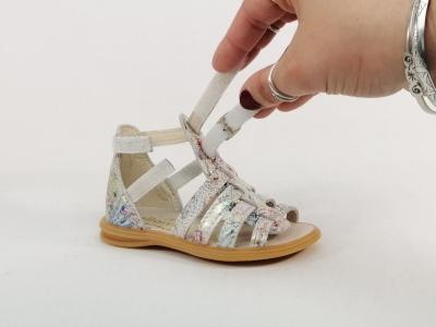 Sandale fille bébé premiers pas cuir souple destockage BELLAMY plage fleuris scratch