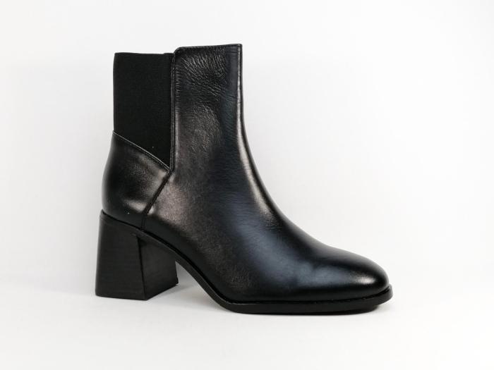 Bottine femme GALERIES LAFAYETTE muriel à pas cher en destockage cuir noir souple et talon