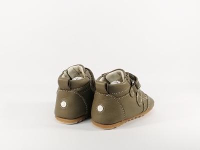 Basket kaki en cuir souple pour bébé destockage ROBEEZ Miro 