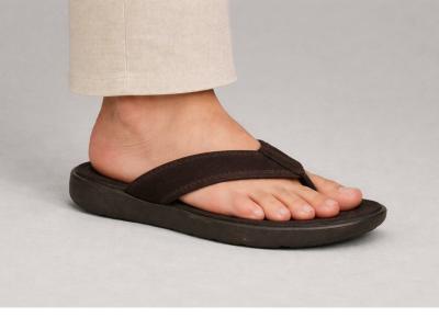 Tong homme confortable marron souple et tendance en destockage REFRESH 172758 à pas cher