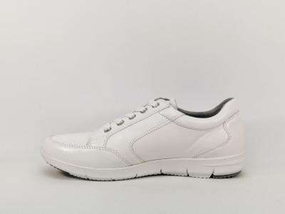 Tennis confort cuir souple blanc CAPRICE 23754 largeur G femme
