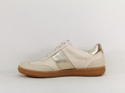 Basket femme chic tendance en cuir souple confortable largeur G CAPRICE 23705