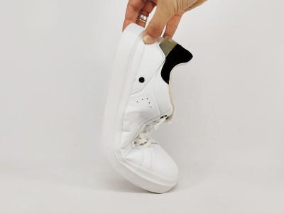 Basket blanche homme sans lacets confortable destockage REFRESH 173060 à pas cher