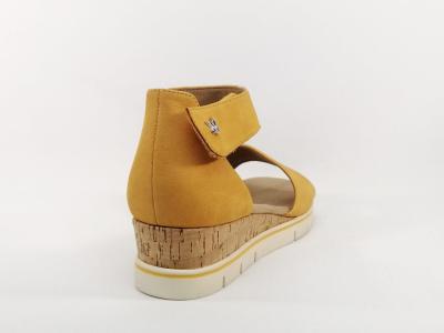 Sandale femme cuir jaune, talon fermé confortable largeur G CAPRICE 28701