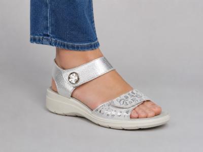 Sandale pied large femme chic et confortable cuir argent destockage HUSH PUPPIES 508680 à velcro