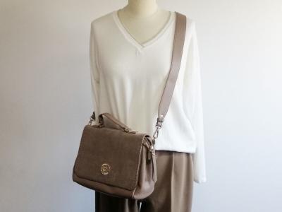 Sac à main femme chic cuir taupe souple tendance à pas cher en destockage CARMELA 186143